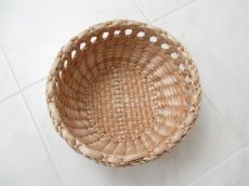 模様編みバスケット小深型（０５）サイズ直径26cm×高さ12cm　重さ92ｇ。国の伝統工芸認定品。