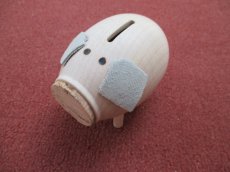 画像1: チェコ　おもちゃ　ウッドクラフト　手作り　子豚　貯金箱　グレー (1)