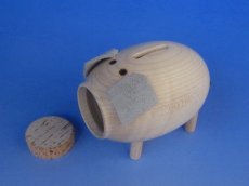 画像2: チェコ　おもちゃ　ウッドクラフト　手作り　子豚　貯金箱　グレー (2)